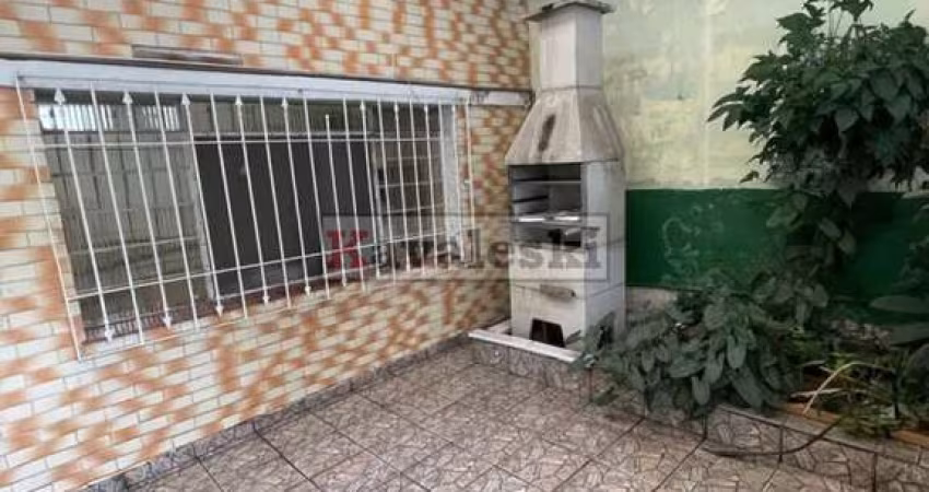 Casa Térrea ao lado do Metrô / 2 dormitórios / Quintal / Oportunidade ùnica