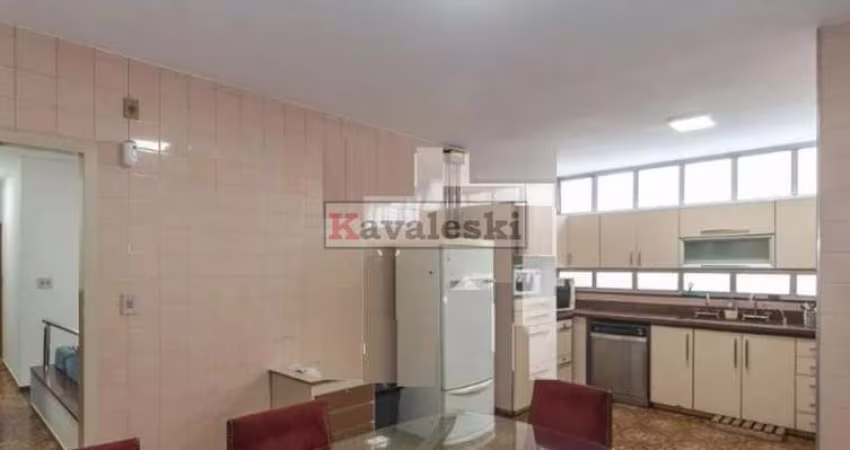Sobrado impecável ao lado do Metrô Jabaquara - 4 suites / 3 vagas / Quintal / Oportunidade