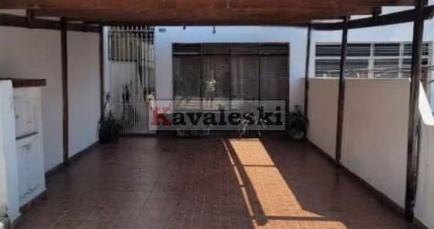 ** Sobrado a venda no bairro (Saúde).