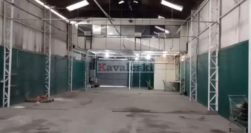 Excelente galpão bem localizado com 600 de área construída .