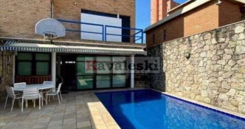 Sobrado de Vila Fechada Miolo Jd da Saúde- 4 dormitórios 2 suites quintal com piscina - 5 vagas -
