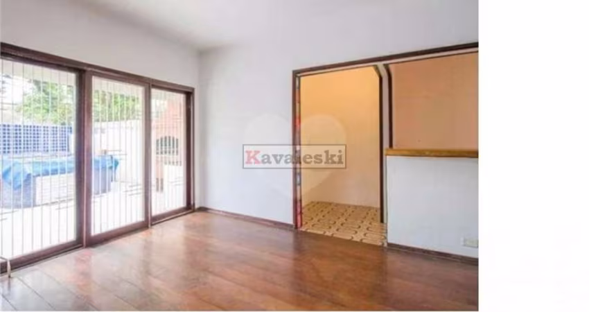 *  CASA TÉRREA NO MIOLO DO JARDIM DA SAÚDE . ( SAÚDE ) OPORTUNIDADE .