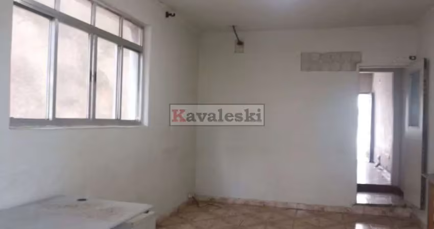 Sobrado com 2 dormitórios, sala, cozinha, 2 banheiros. o terreno tem ainda mais 3 casas!