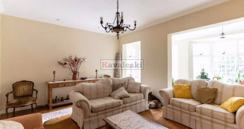 Casa à venda com 700m² próximo ao metrô Ana Rosa