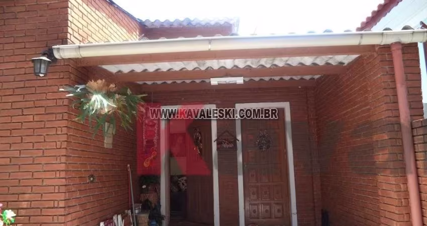CASA TÉRREA AO LADO DE TODO O COMÉRCIO DA REGIÃO DA VILA DAS MERCÊS !!