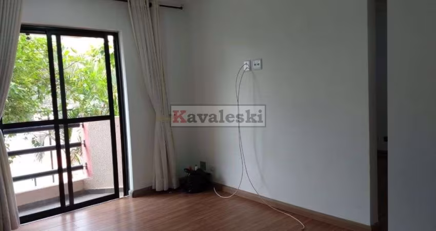 Apartamento reformado com sacada no Jardim Celeste. Oportunidade !!!!!