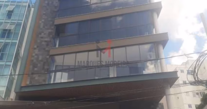 Desfrute de uma Cobertura Excepcional na Praça do Bom Pastor: Seu Refúgio de Luxo no Coração da Cidade'