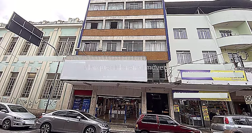 Excelente quarto e sala no Centro.