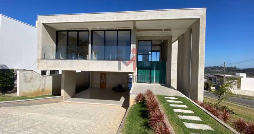 Excelente casa no Alphaville com quatro suítes.