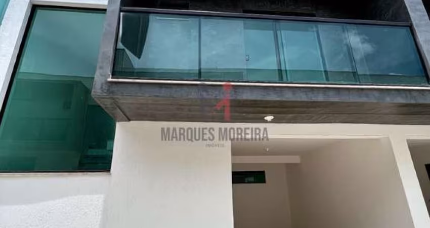 Casa à Venda em Condominio