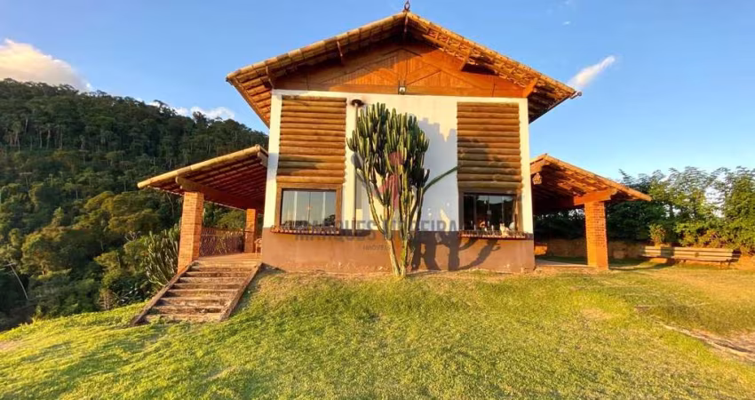 Excelente Granja em condomínio no Bairro Retiro.