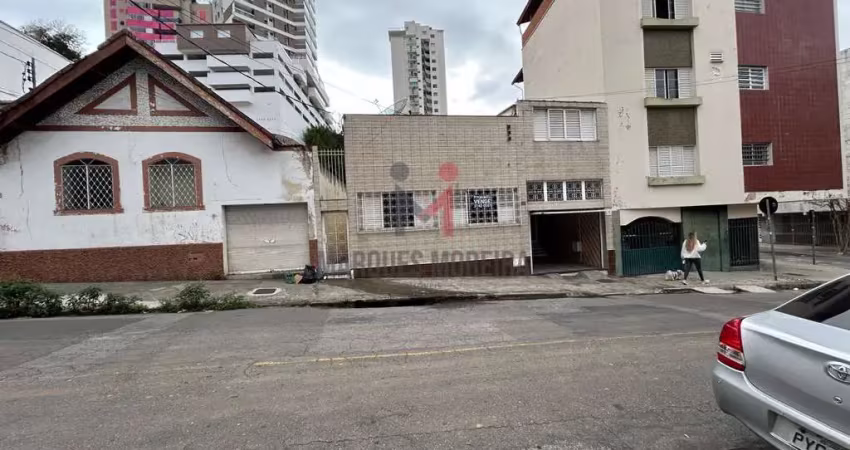 Excelente casa bem localizada, ideal para comercio ou residencia