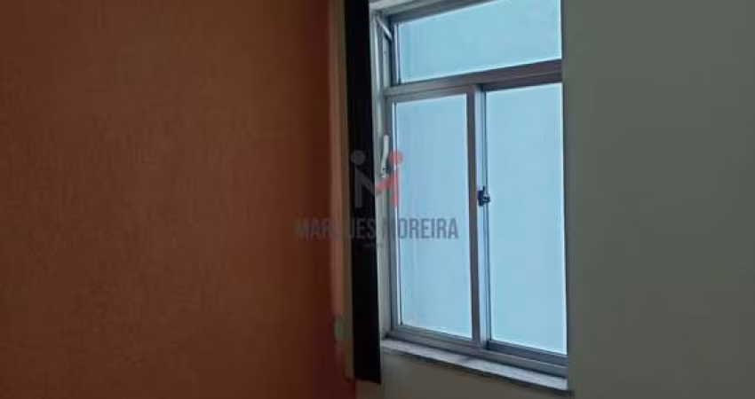 Otimo quarto e sala na rio branco frente para o Bahamas