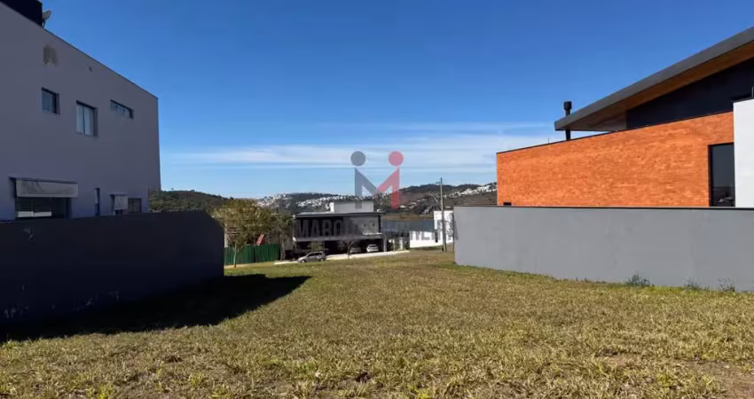 Lote alto padrão no alphaville – sol o dia todo e implantação inteligente