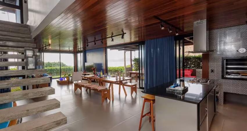 Casa frente mar de luxo à venda em ubatuba, são francisco do sul-sc, 3 suítes, 226,80 m². terreno de esquina, arquitetura moderna.