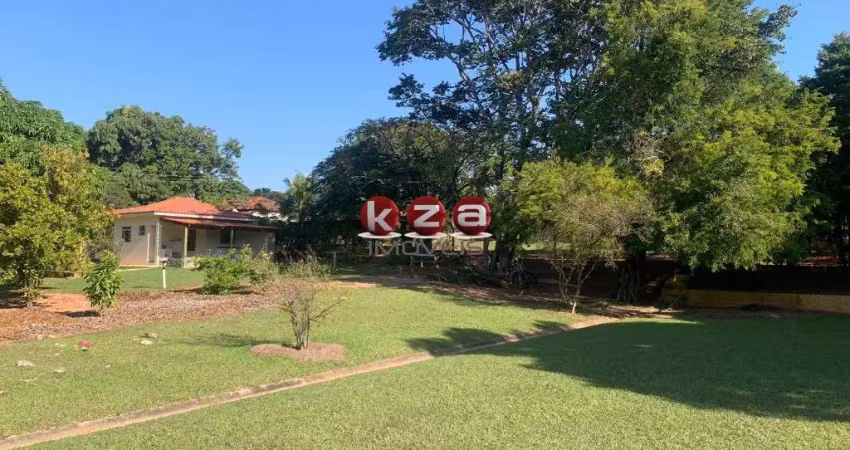 Casa à venda no centro de dois córregos-sp: 2 quartos, 1 sala, 1 banheiro, 1 vaga de garagem! venha conhecer!