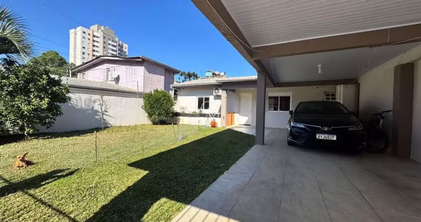 Casa com 2 quartos à venda na Rua Ricardo Martini, 120, Petrópolis, Caxias do Sul