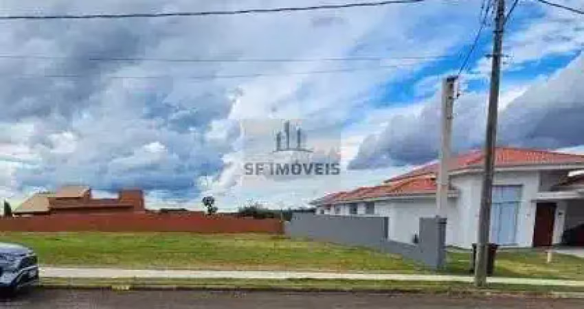 2 excelentes lotes, planos, de 1.000m² cada um, vizinhos, no Fazenda Jequitibá