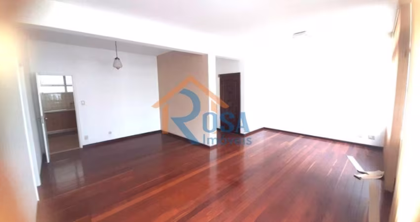 Apartamento com 3 Quartos e 2 banheiros para Alugar, 105 m² por R$ 3.300/Mês