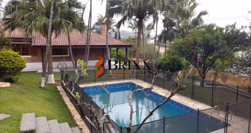 Ampla casa condomínio com 03 quartos á venda -cond. arujá clube -arujá