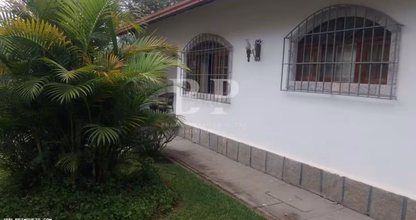 Casa para Venda em Teresópolis, 3 dormitórios, 1 suíte, 2 banheiros, 2 vagas