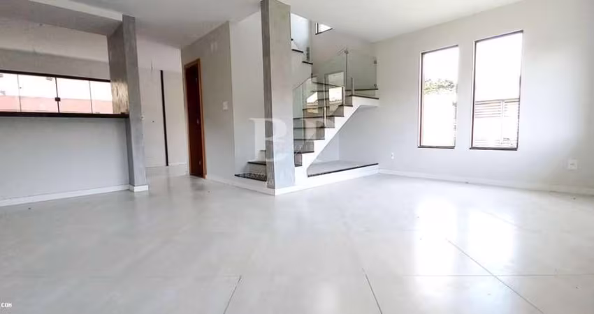 Casa em Condomínio para Venda em Teresópolis, Alto, 3 dormitórios, 1 suíte, 3 banheiros, 1 vaga