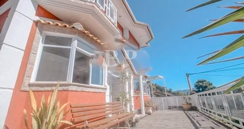 Casa em Condomínio para Venda em Teresópolis, Tijuca, 3 dormitórios, 1 suíte, 4 banheiros, 3 vagas