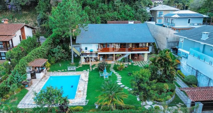 Casa para Venda em Teresópolis, Carlos Guinle, 5 dormitórios, 2 suítes, 4 banheiros, 2 vagas