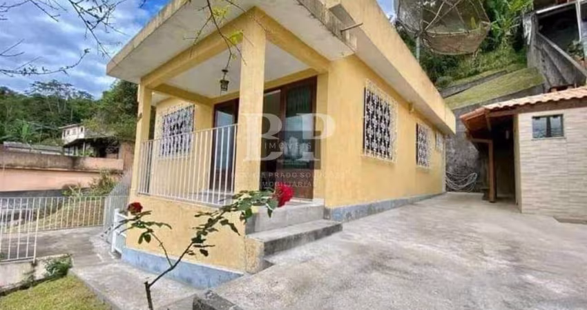 Casa para Venda em Teresópolis, Vila Muqui, 2 dormitórios, 1 suíte, 2 banheiros, 1 vaga