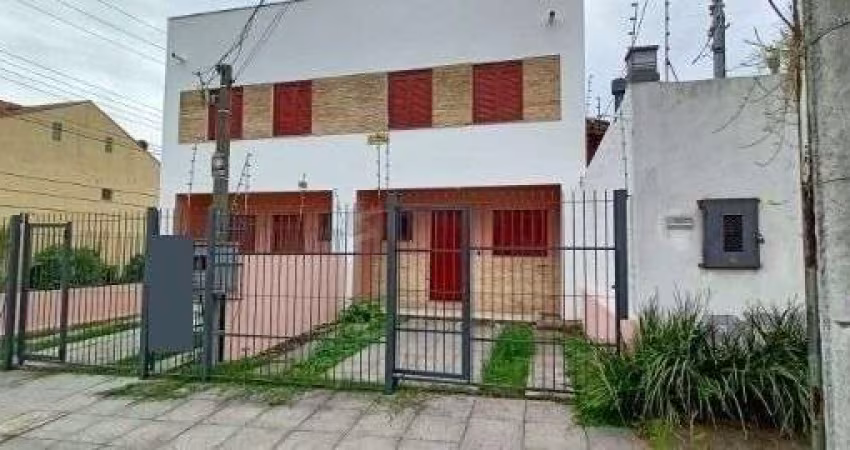 Casa para Venda - 75m², 3 dormitórios, 2 vagas - Guarujá