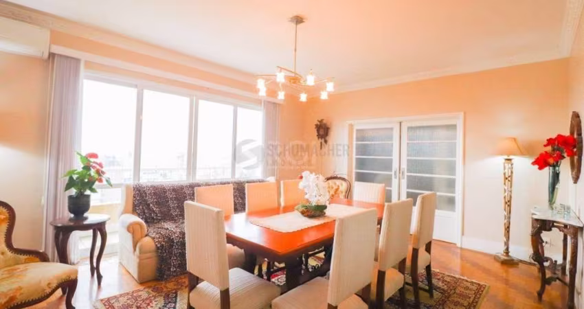 Apartamento á venda com 3 dormitórios com 1 suíte com sacada + 2 sacadas na sala e living, 233,85M² e 1 vaga de garagem escriturada e coberta, no Bairro Independência em Porto Alegre.