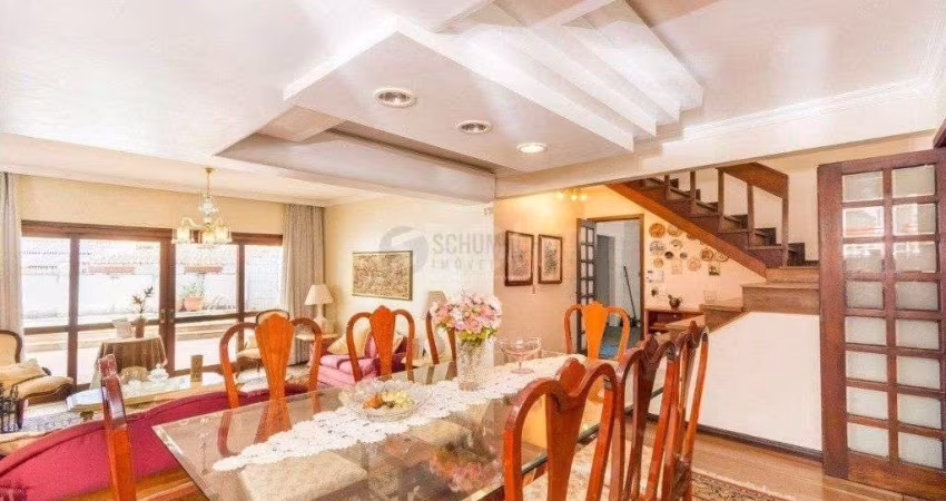 Casa de 333m² com 4 dormitórios, pátio com piscina, espaço gourmet com churrasqueira e 4 vaga de garagem no bairro Passo da Areia