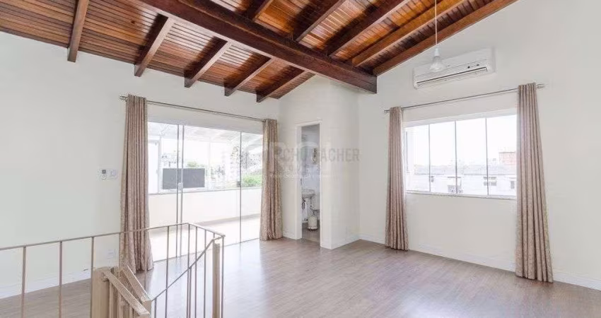 Cobertura semi mobiliada com 2 dormitórios, terraço com churrasqueira e 1 vaga de garagem no bairro Santo Antonio