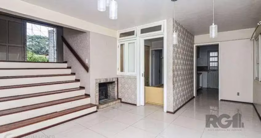 Excelente casa de 147m² com 3 dormitórios, 4 vagas e 1 piscina.
