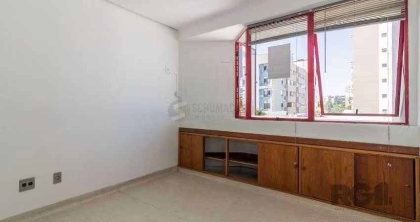 Sala comercial de 36m² no bairro Menino Deus