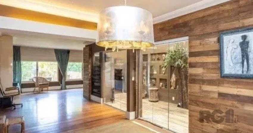 Excelente casa de 220m² com 3 dormitórios no bairro Tristeza.