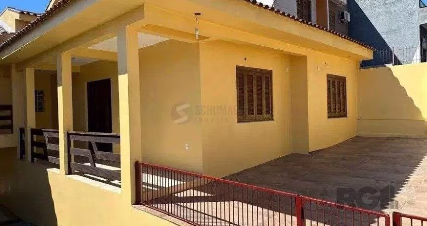 Casa de 3 dormitórios com 144m², no bairro Lomba do Pinheiro