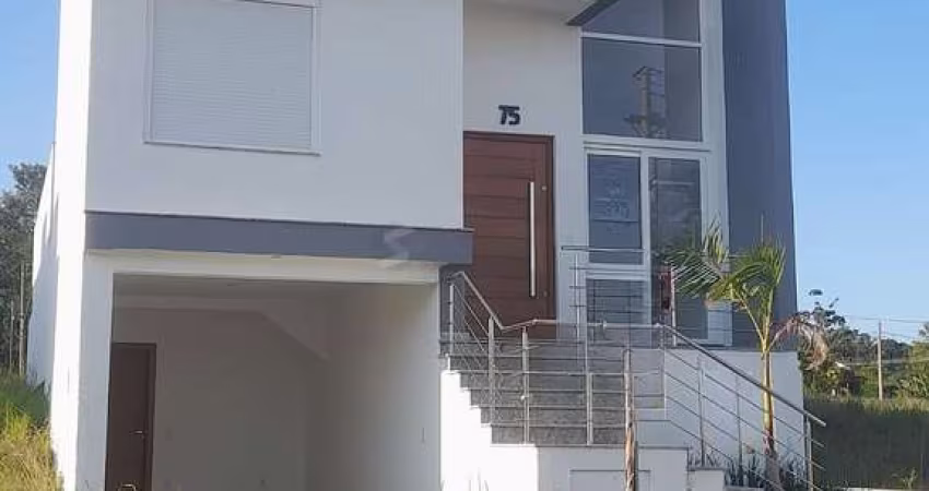 Casa de 3 dormitórios no bairro Hípica