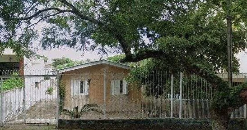 Casa de alvenaria, 03 dormitórios próximo a Av. Teresópolis