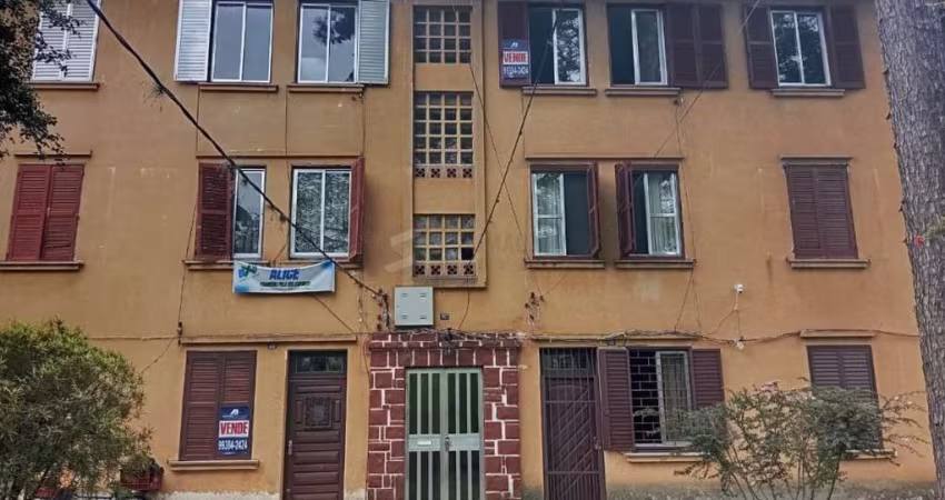 Vende no IAPI, último andar, dois lances de escada, reformado