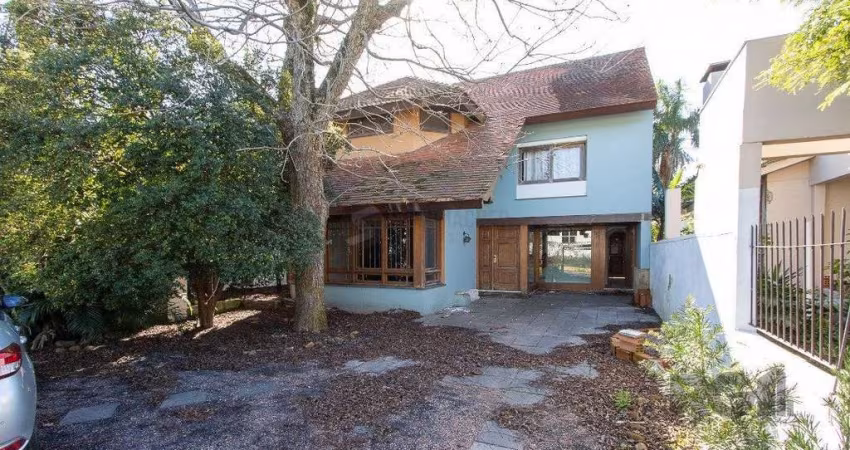 Casa para Venda - 279m², 3 dormitórios, sendo 1 suites, 2 vagas - Tristeza