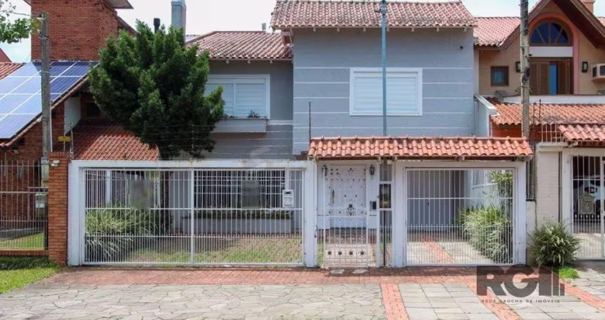 Casa com 4 quartos, com 347,57 m 2 privativos
