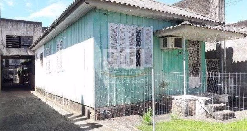 Casa para Venda - 500m², 3 dormitórios, 6 vagas - Tristeza