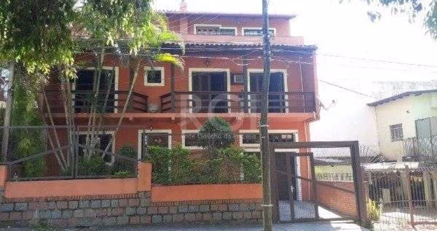 Casa para Venda - 220m², 4 dormitórios, sendo 1 suites, 2 vagas - Tristeza