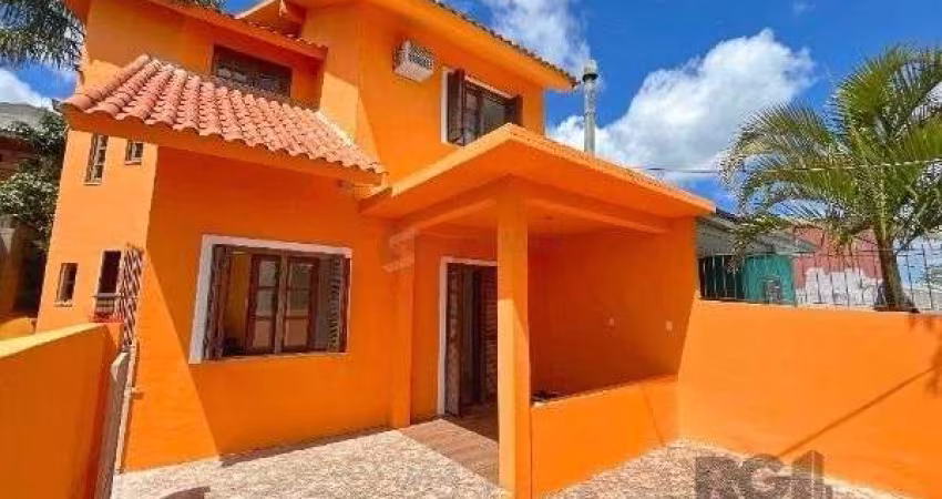 Casa para Venda - 144m², 2 dormitórios, 2 vagas - Lomba do Pinheiro