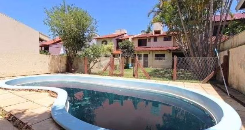 Casa em Porto Alegre, no bairro Ipanema, com 3 dormitório(s), e 3 banheiros, à venda.