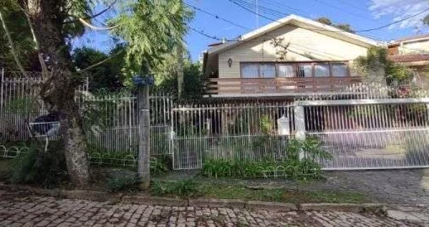 Casa em Porto Alegre, no bairro Jardim Isabel, com 5 dormitório(s), e 5 banheiros, à venda.
