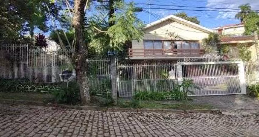 Casa em Porto Alegre, no bairro Jardim Isabel, com 5 dormitório(s), e 5 banheiros, à venda.