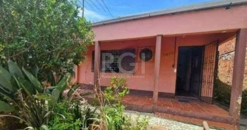 Casa em Porto Alegre, no bairro Tristeza, com 2 dormitório(s), e 2 banheiros, à venda.