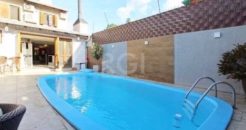 Casa em Porto Alegre, no bairro Ipanema, com 4 dormitório(s), e 4 banheiros, à venda.